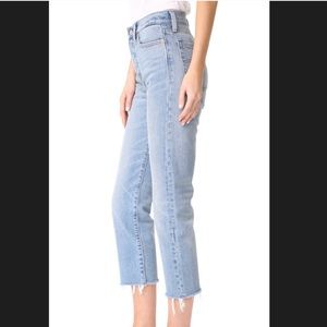 LEVI’S Wedgie Frayed Ankle Jeans